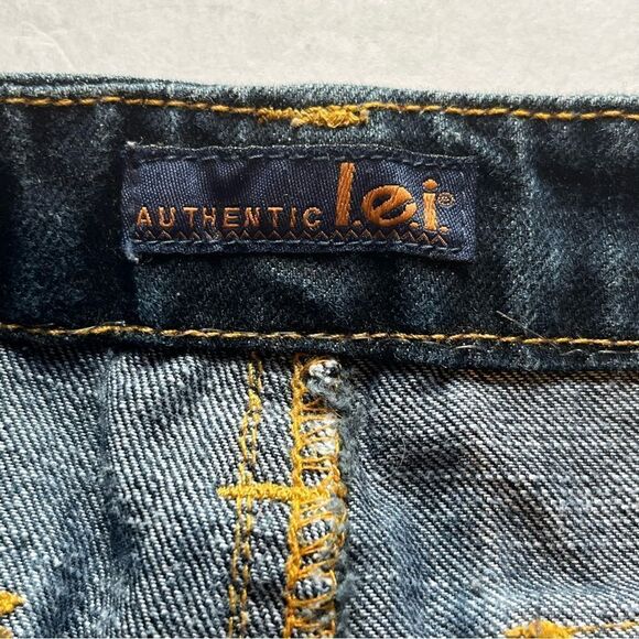 l.e.i. Women's Faded Blue Jean Skirt size 7 - Picture 3 of 9